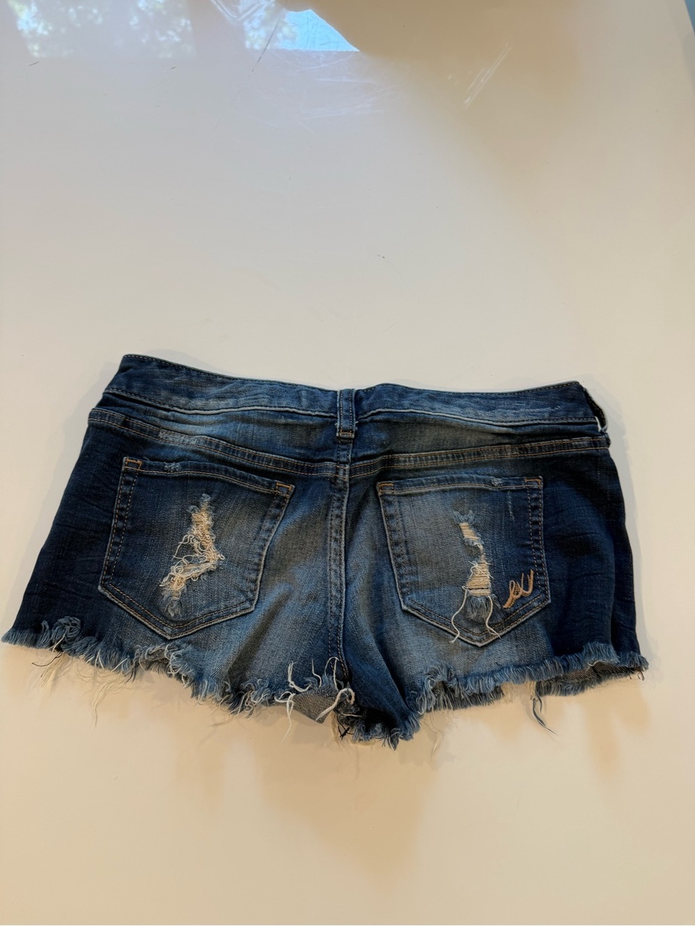 2 pairs Distressed Denim Jean Shorts - express and H and M size 2 - Picture 6 of 12